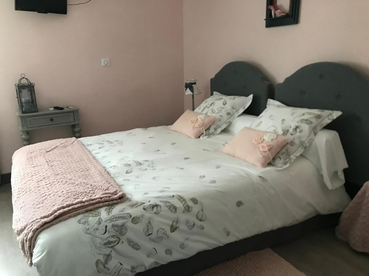 Le Grillage A Poules Bed & Breakfast Chateaubernard Ngoại thất bức ảnh