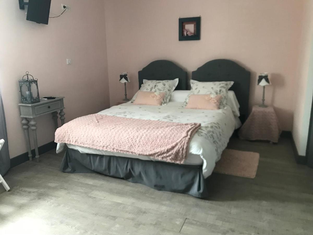 Le Grillage A Poules Bed & Breakfast Chateaubernard Ngoại thất bức ảnh