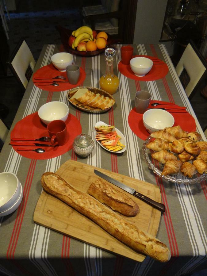 Le Grillage A Poules Bed & Breakfast Chateaubernard Ngoại thất bức ảnh